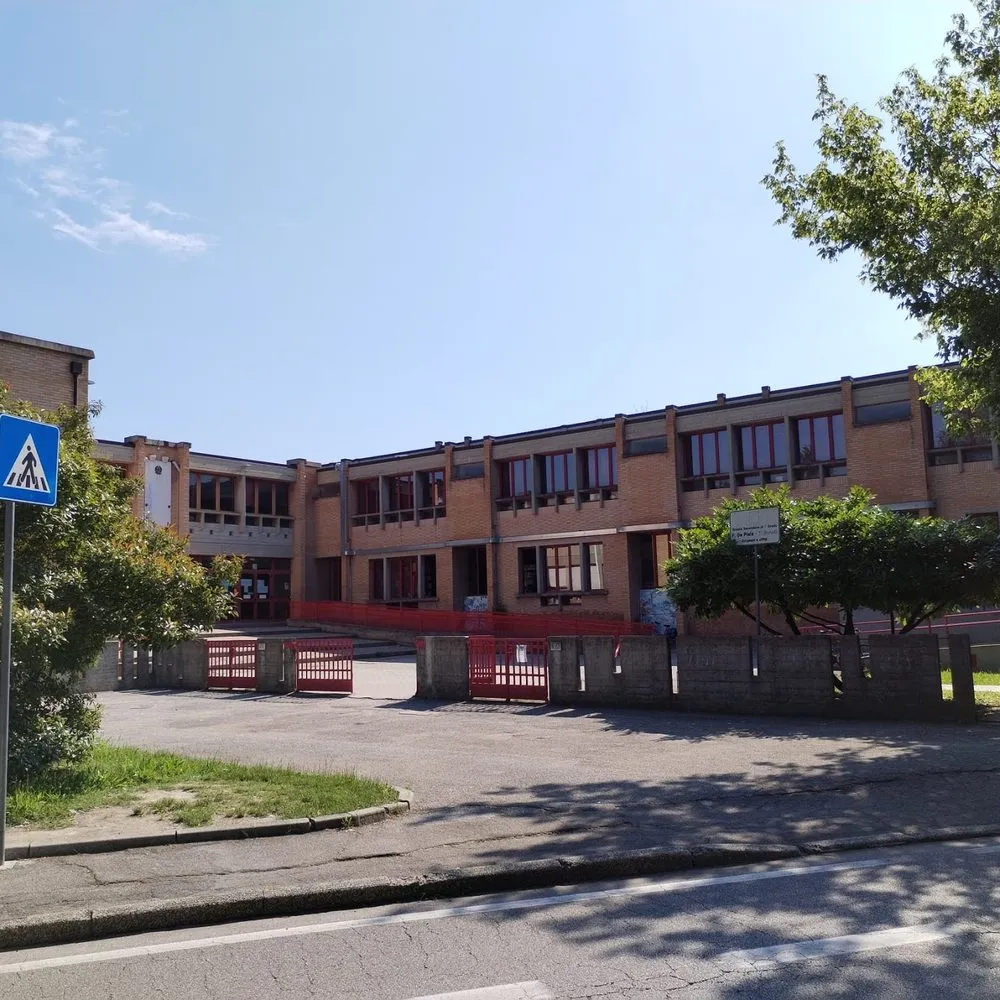 L’edificio della scuola secondaria di primo grado F. De Pisis