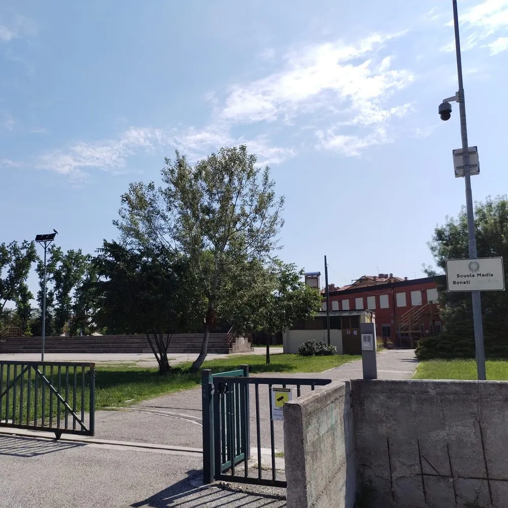 L’edificio della scuola secondaria di primo grado T. Bonati